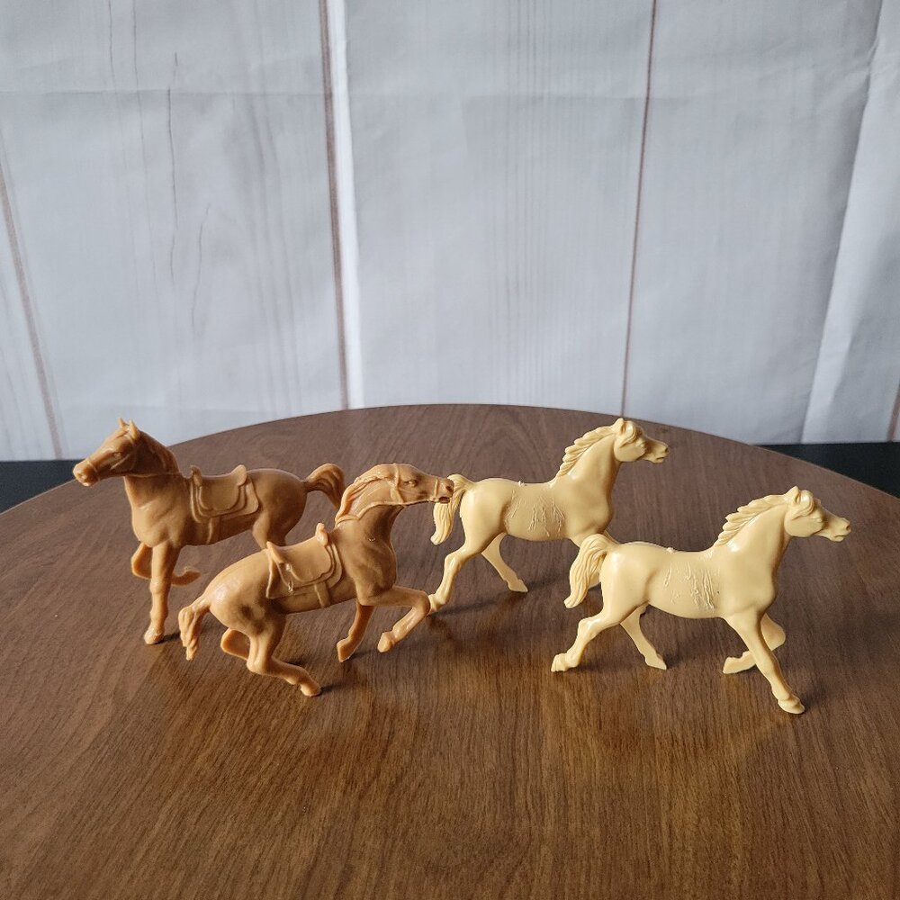 Vintage 1960’s Toy Plastic Horse Figure Set of 4, Tan